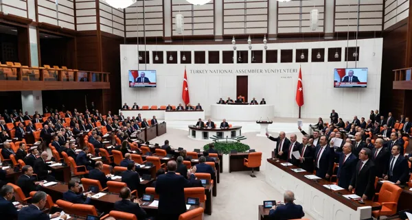 MECLİSTE YOĞUN GÜN: Yeni yasa teklifi görüşülüyor - Gökhan G. - Ürün Görseli 1