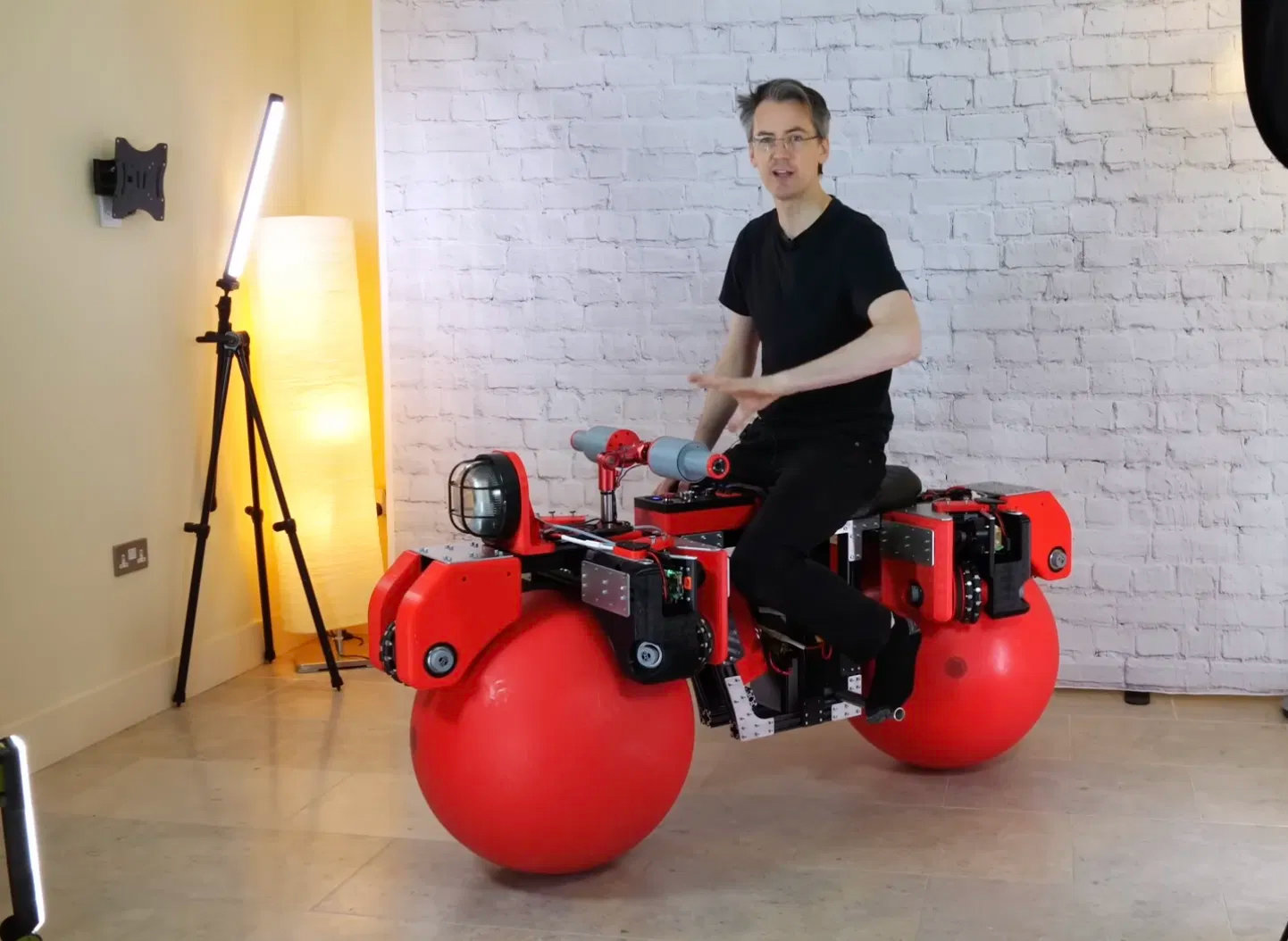 Tekerleksiz motosiklet mucidi