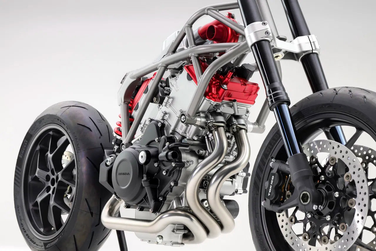 8 silindirli cruiser motosiklet