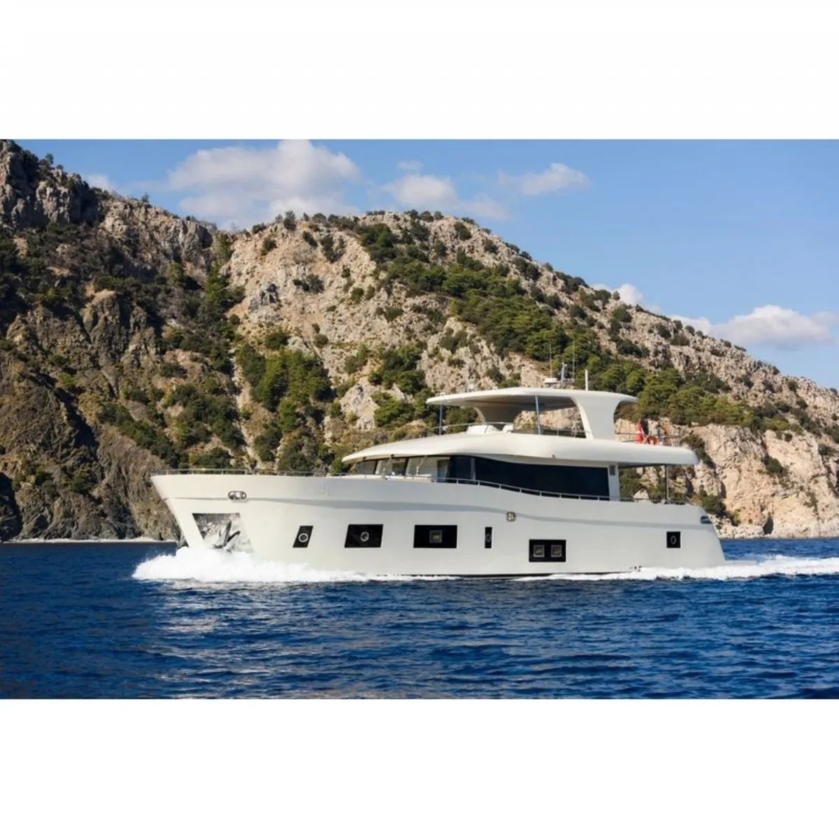 M455 Kiralık 9 Kişilik Lüks Trawler Motoryat TanWay - Ürün Görseli 1