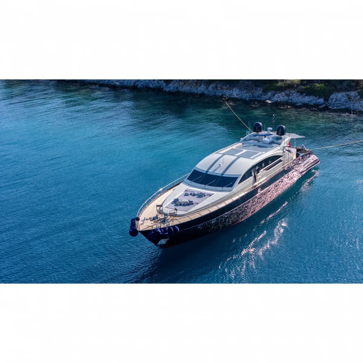 M470 Kiralık 8 Kişilik Lüks Motoryat KAYANNI - Ürün Görseli 1